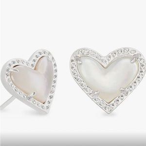 NEW! ari heart kendra scott earrings